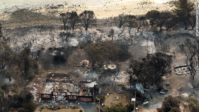 Scores cope with heartbreak after bushfires rip through Tasmania