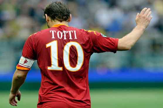 Totti or Balotelli? Italy divided over old and new