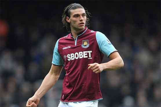  Carroll quits Liverpool to join West Ham
