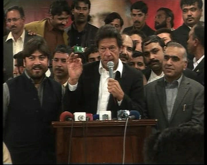 Imran Khan demands resignation of President Zardari, immediate polls