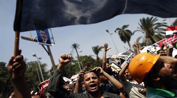  Gunfire as Morsi backers march on Egypt military HQ 