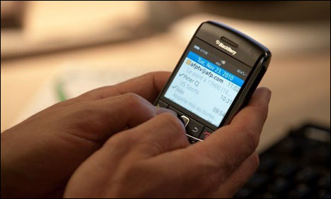 BlackBerry to cut 4,500 jobs amid losses 