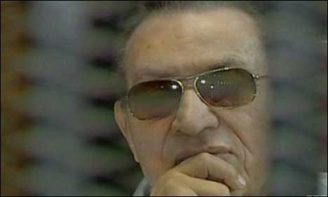  Egypt's Mubarak back in court, lawyer to seek his release 