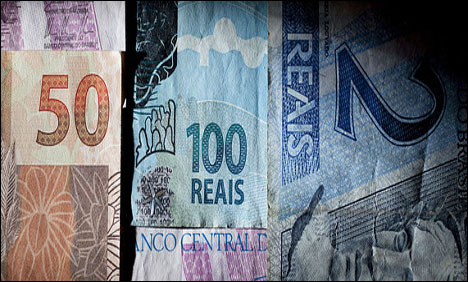  Emerging market currencies in red ink over US policy fears 