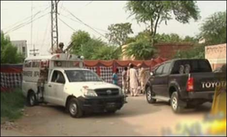  Sukkur: Area sealed off after ISI headquarters attack 
