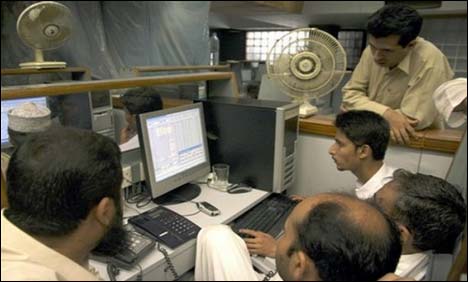  Pakistan stocks close higher on successful IMF talks 