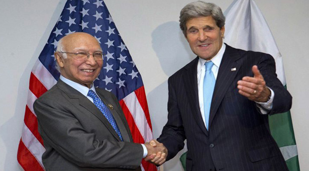  Aziz, Kerry discuss bilateral relations in Brunei 