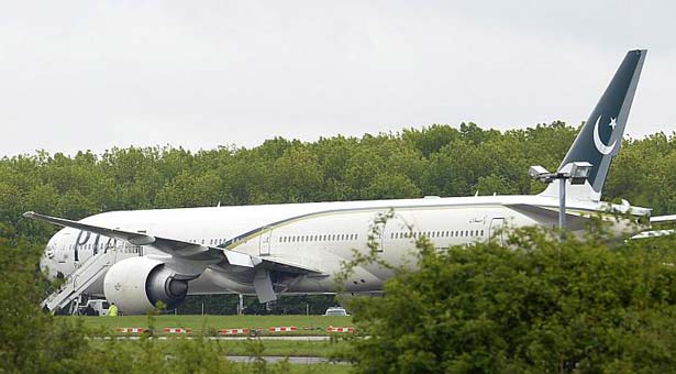  Pair denies charges of endangering Pakistan International Airways plane 