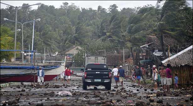  Philippine security forces pour into typhoon-hit towns 
