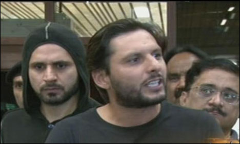  Afridi vents anger over ex-cricketersâ€™ remarks 