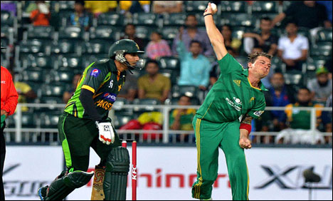  Pakistan lose by 4 runs in rain-hit T20 