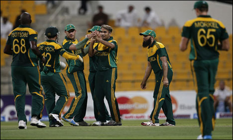  Misbah blames batting as South Africa eye series win 