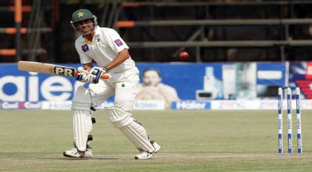  Younis shines for Pakistan again 