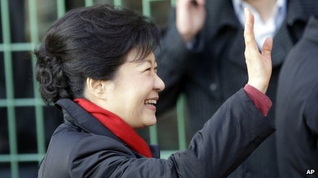 South Koreans vote in tightly-fought presidential poll