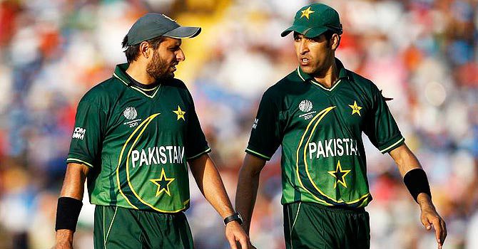 Struggling Afridi, Gul likely to go same way as Younis