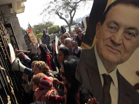 Egypt court orders retrial for Mubarak