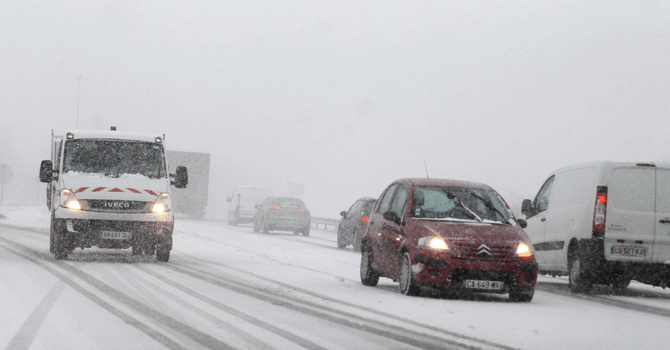 Thousands without electricity as winter storm hits France