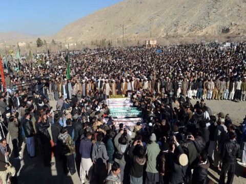 Hazara Shias bury victims four days after deadly Quetta bombings