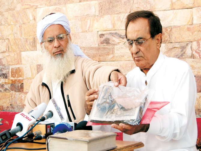 Lal Mosque Imam demands Mush arrest for mly op