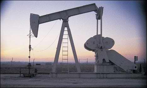  Oil prices dip but Egypt woes provide support 
