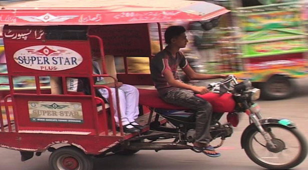  Qingqi rickshaw banned in Karachi 