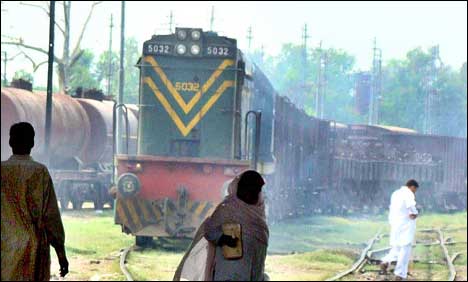  Railways ministry decides to cut train fares by 15-20pc 