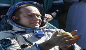 Russian astronauts to take Olympic torch on space walk