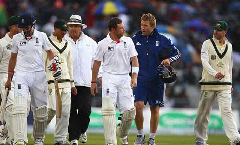  Rain sees England retain Ashes 