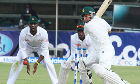  Zimbabwe bowlers plunge Pakistan into deep trouble 