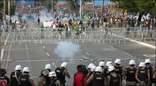 Brazil police, protesters clash near Confed match 