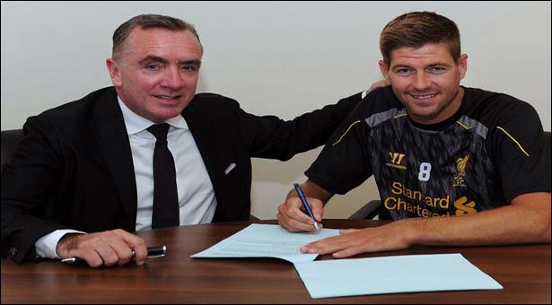  Gerrard signs 2 year extension at Liverpool 